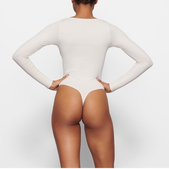 Skims Long Sleeve Bodysuit - Picture 3 of 10